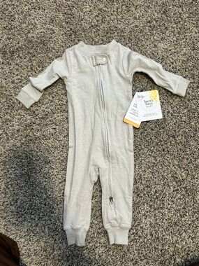 Burt's Bees Gray Organic Cotton One Piece Long Sleeve NWT 0‑3M Organic